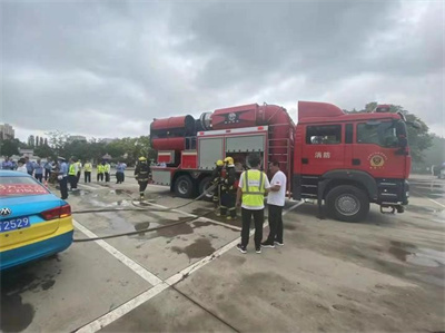 苏尼特右旗横山道路救援